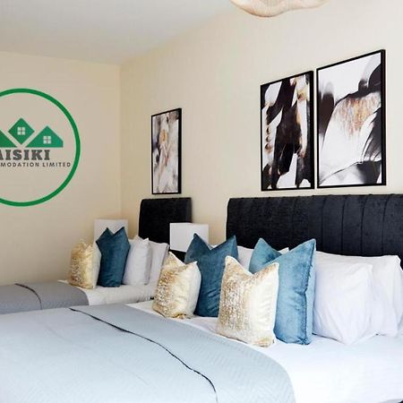 Aisiki Living At Alexandra Road, 2 Bedrooms & 2 Bathrooms With King Or Twin Beds And With Free Wi-Fi & Parking Watford  Bagian luar foto