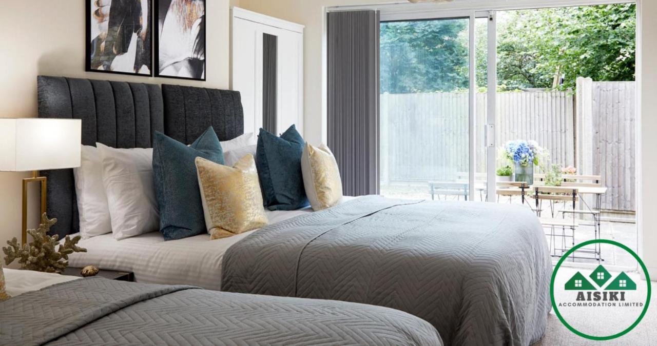 Aisiki Living At Alexandra Road, 2 Bedrooms & 2 Bathrooms With King Or Twin Beds And With Free Wi-Fi & Parking Watford  Bagian luar foto