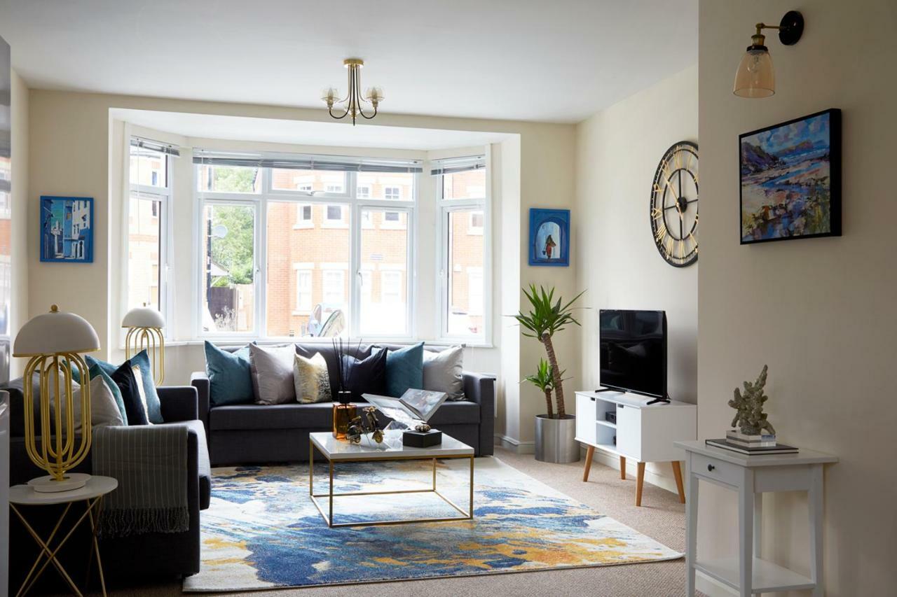 Aisiki Living At Alexandra Road, 2 Bedrooms & 2 Bathrooms With King Or Twin Beds And With Free Wi-Fi & Parking Watford  Bagian luar foto